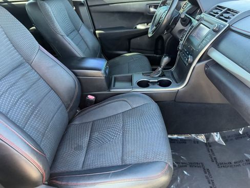 Used 2015 Toyota Camry SE w/ Moonroof Package FWD image 11