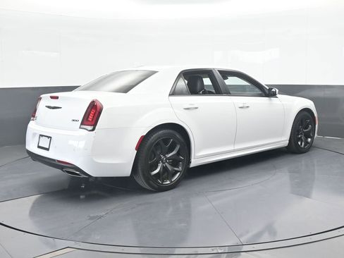 Used 2023 Chrysler 300 Touring L image 6