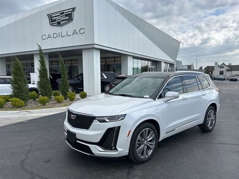 Used 2021 Cadillac XT6 Premium Luxury image 2