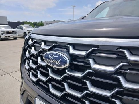 Used 2025 Ford Explorer Platinum w/ LUX Leather Package AWD/4WD image 41