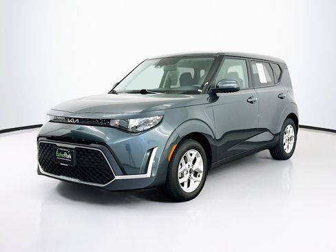 Used 2025 Kia Soul LX w/ LX Technology Package FWD image 3