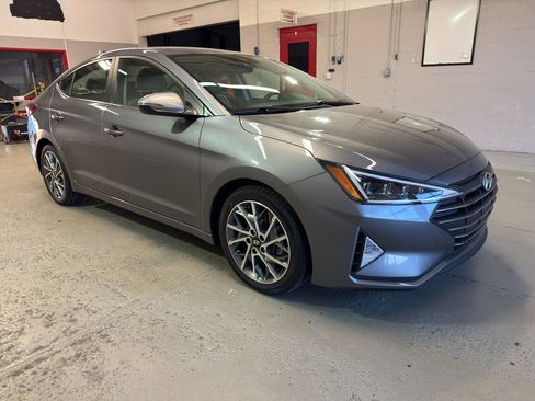 Used 2019 Hyundai Elantra Limited FWD image 1