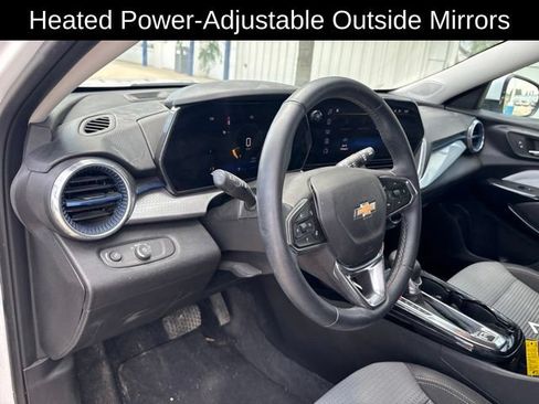 Used 2024 Chevrolet Trax LT w/ Driver Confidence Package FWD image 11
