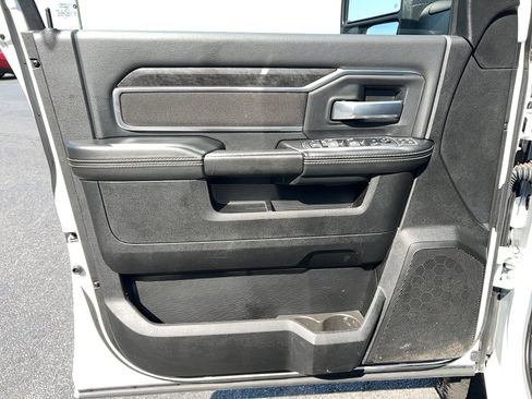 Used 2024 RAM 2500 Big Horn w/ Night Edition AWD/4WD image 12