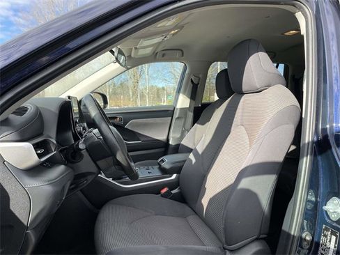 Used 2023 Toyota Highlander LE image 20
