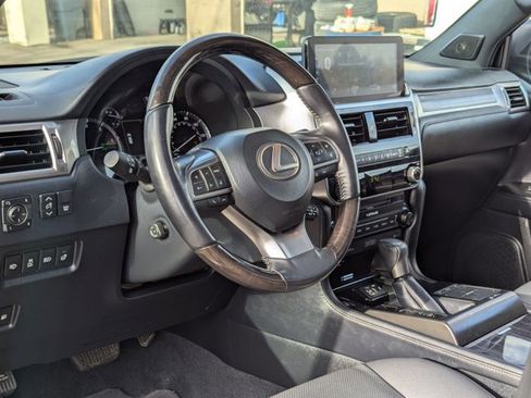 Used 2023 Lexus GX 460 Premium w/ Accessory Package image 8