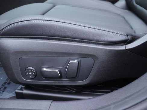 Used 2026 BMW 330i Sedan w/ M Sport Package image 23