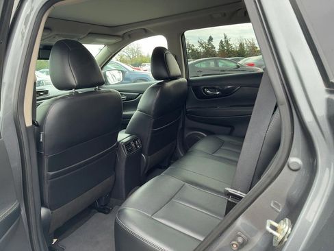 Used 2019 Nissan Rogue SL w/ Premium Package image 8