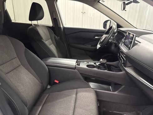 Used 2024 Nissan Rogue SV FWD image 18