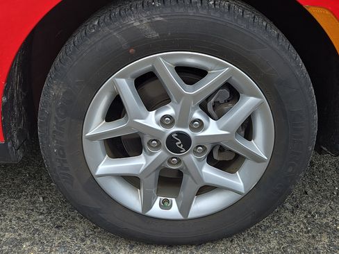Used 2023 Kia Soul LX w/ LX Technology Package FWD image 8