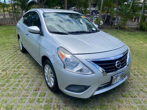 Used 2015 Nissan Versa SV FWD image 1