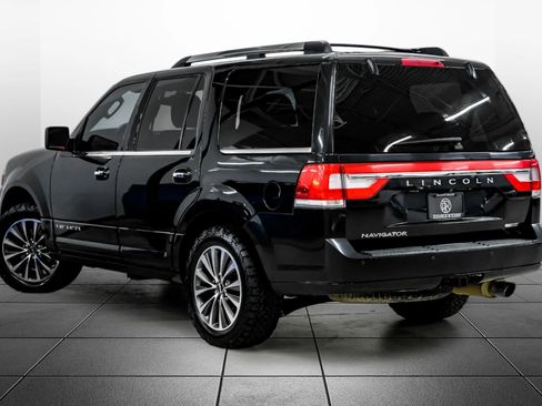 Used 2015 Lincoln Navigator 2WD image 11