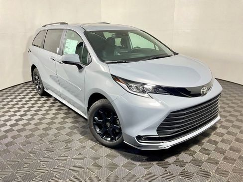 New 2026 Toyota Sienna XLE Woodland Edition image 6