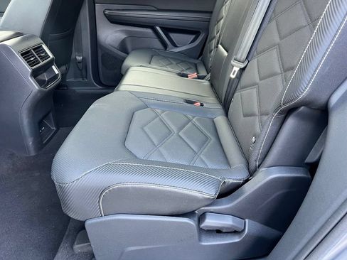 Used 2024 Volkswagen Atlas Cross Sport SE AWD/4WD image 15