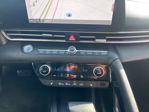 Used 2025 Hyundai Elantra SEL FWD image 18