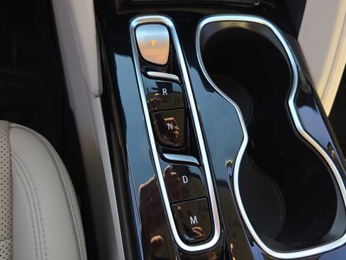 Certified 2022 Buick Envision Essence w/ Technology Package I image 19