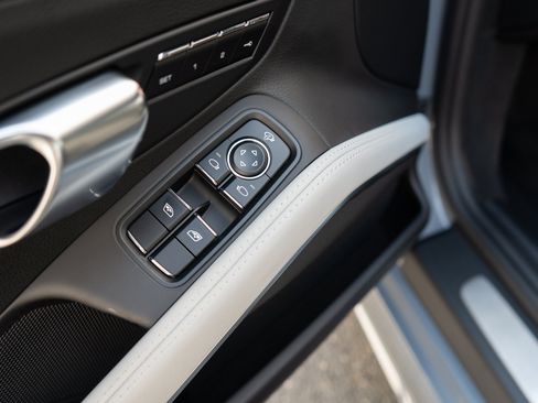 Used 2024 Porsche 718 Cayman RWD image 13