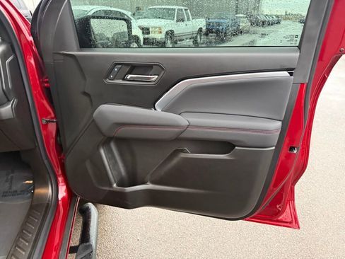 Used 2024 Chevrolet Colorado Z71 w/ Z71 Convenience Package 2 image 18