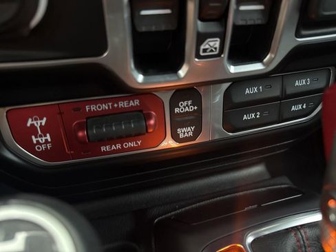 Used 2022 Jeep Wrangler Unlimited Rubicon w/ LED Lighting Group AWD/4WD image 28