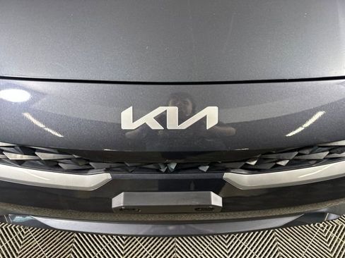 Used 2023 Kia Forte LXS w/ LXS Technology Package image 9