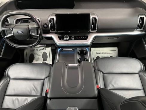 Used 2025 Ford Expedition Platinum image 25