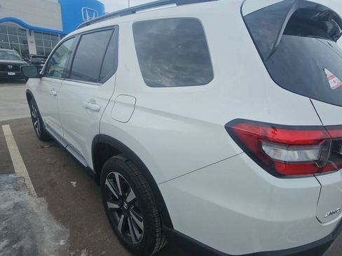 Used 2025 Honda Pilot Elite image 4