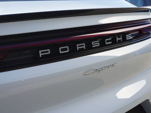 Certified 2025 Porsche Cayenne Coupe AWD/4WD image 22