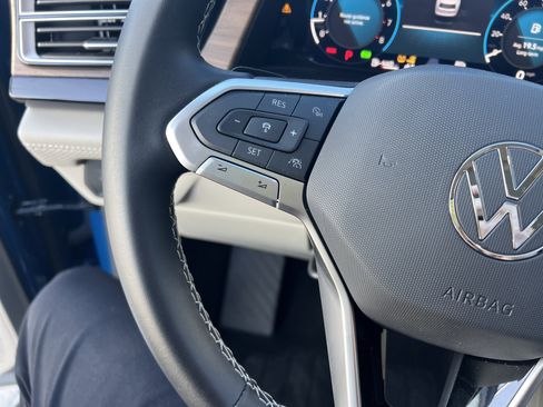 Certified 2025 Volkswagen Atlas SE image 18