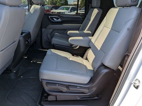 Used 2022 Chevrolet Suburban LT w/ LT Signature Package AWD/4WD image 31