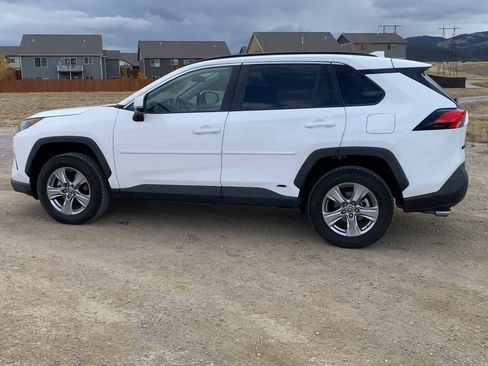 Used 2022 Toyota RAV4 LE image 6