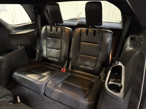 Used 2017 Ford Explorer Limited image 12