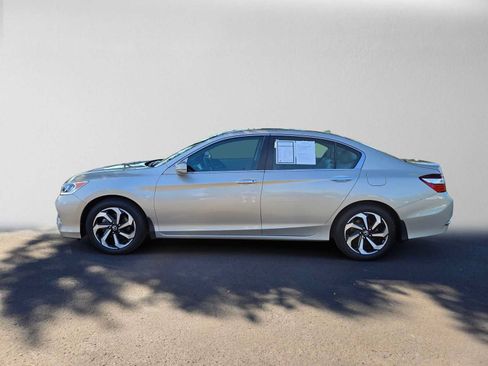 Used 2017 Honda Accord EX-L image 6