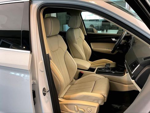 Certified 2025 Audi Q5 2.0T Premium Plus w/ Premium Plus Package image 8