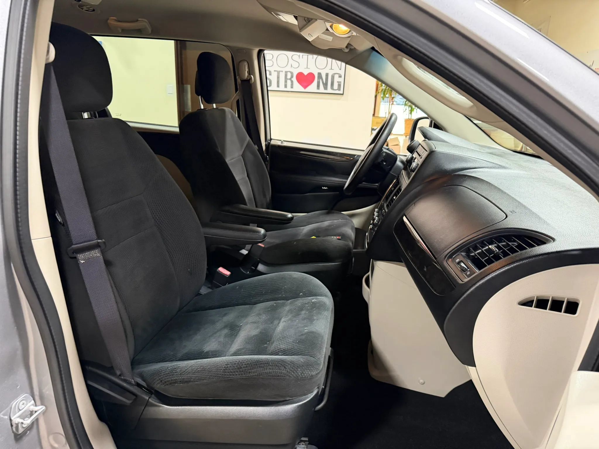 Used 2017 Dodge Grand Caravan SE FWD image 26