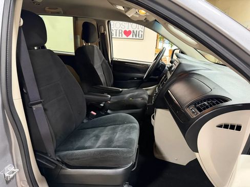 Used 2017 Dodge Grand Caravan SE FWD image 26