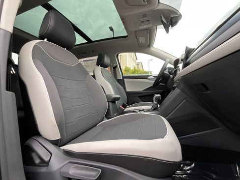 New 2025 Volkswagen Taos SE image 11