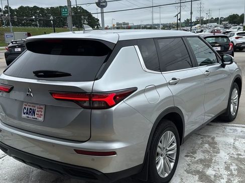 Used 2024 Mitsubishi Outlander ES image 4