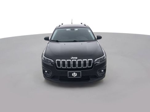 Used 2019 Jeep Cherokee Latitude Plus w/ Cold Weather Group FWD image 2