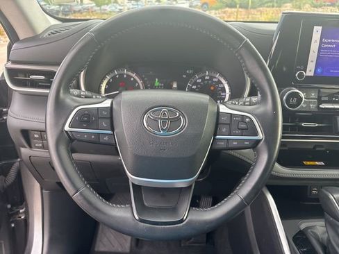 Used 2024 Toyota Highlander XLE image 13