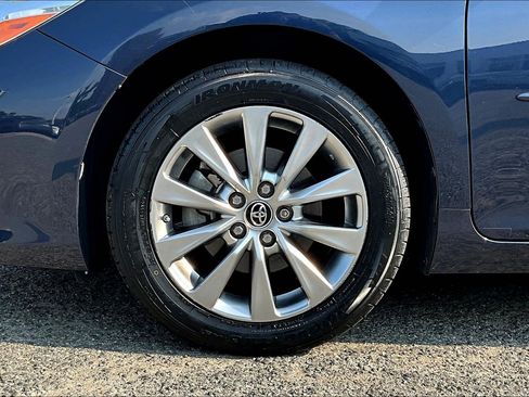Used 2015 Toyota Camry XLE w/ Moonroof Package FWD image 8