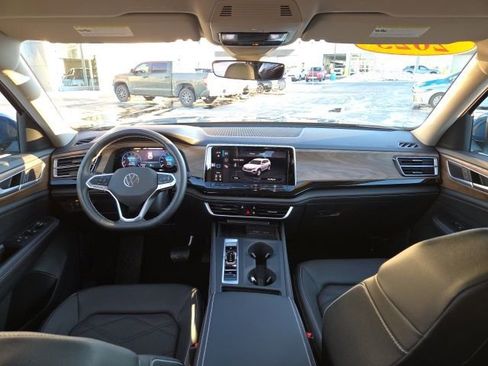 Used 2025 Volkswagen Atlas SE image 22