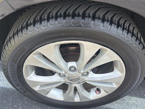 Used 2016 Kia Soul + FWD image 32