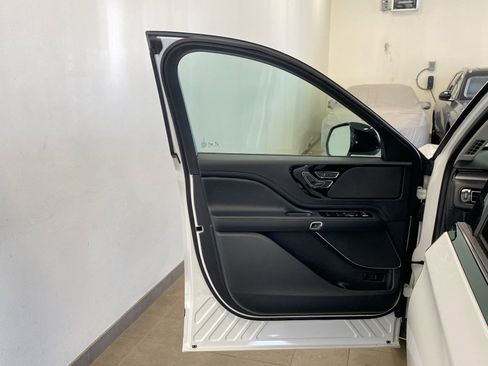 New 2026 Lincoln Aviator AWD w/ Jet Appearance Package image 15