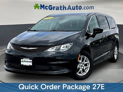 Used 2023 Chrysler Voyager LX FWD image 3