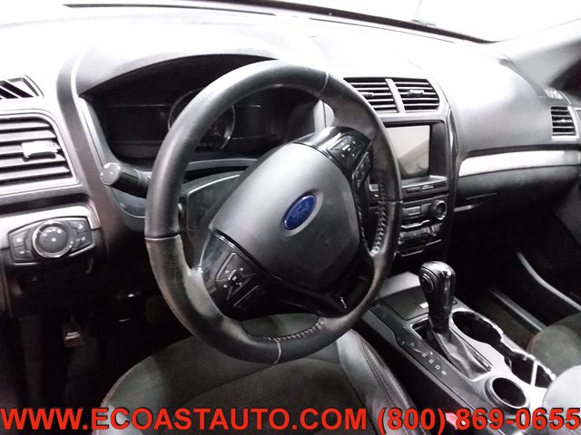 Used 2018 Ford Explorer XLT w/ Equipment Group 202A FWD image 11