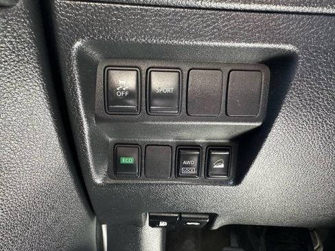 Used 2016 Nissan Rogue S w/ Appearance Package AWD/4WD image 18