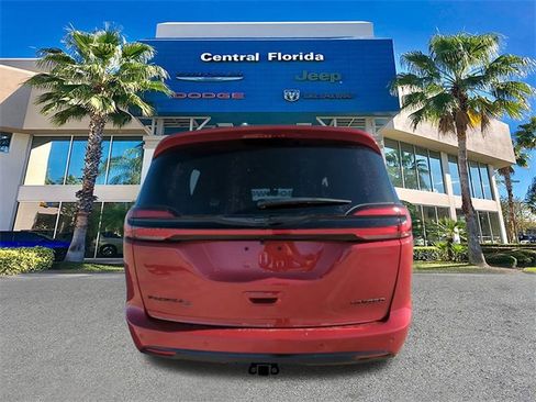 New 2026 Chrysler Pacifica Limited w/ S Appearance Package image 6