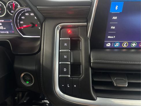 Used 2021 Chevrolet Suburban Z71 w/ Z71 Signature Package AWD/4WD image 47