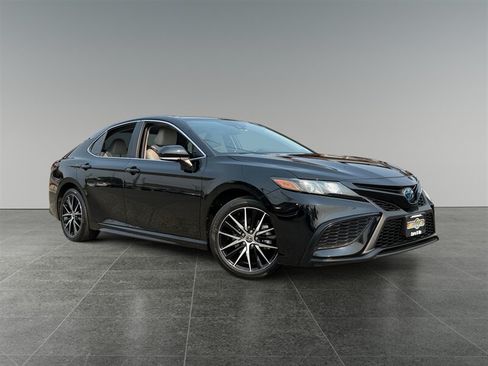 Used 2023 Toyota Camry SE FWD image 8