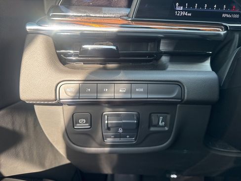 Certified 2024 Cadillac Escalade ESV Premium Luxury w/ Performance Package image 22